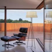 LZF Lola tripod-gulvlampe, svart/elfenbein