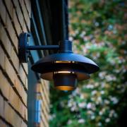 Dyberg Larsen utendørs vegglampe Morph, Ø 24 cm, svart, metall