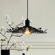 Dyberg Larsen Hengelampe Flora, svart matt, Ø 40 cm Metall