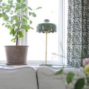 PR Home bordlampe Wells, grønn/gullfarget, høyde 50 cm