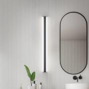 Helestra LED-speillampe LOOM, lengde 120 cm, svart, IP44