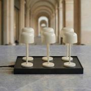 LED-batteridrevet bordlampe Quill, beige, 6 stk., ladestasjon