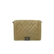 Pre-owned Beige semsket skinn Chanel Boy Vesker