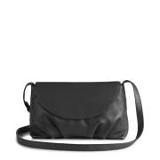 Sort Crossbody Veske med Klaff og Justerbar Stropp