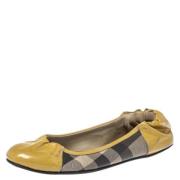 Pre-owned Beige Canvas Burberry Flats