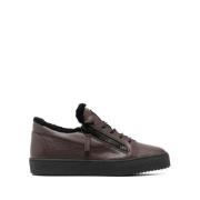 Elegante Brune Lukkede Flate Sneakers