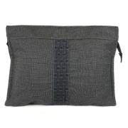 Pre-owned Fabric clutches