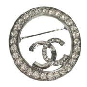 Pre-owned Metal brooches