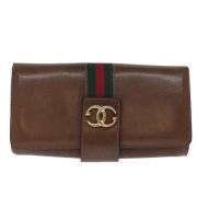 Pre-owned Leather clutches