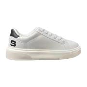 Hvite skinn sneakers med svart logo