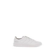 Minimalistiske hvite skinn sneakers